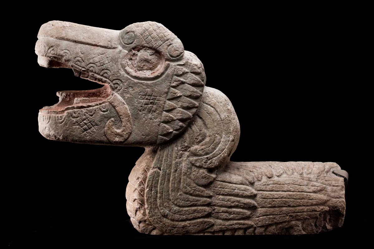 Escultura de serpiente emplumada at National Museum of Anthropology in Mexico City