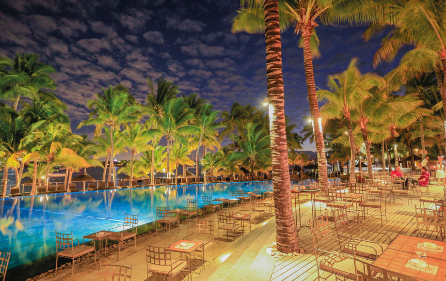 Mauricia Beachcomber Resort & Spa outdoor Pool